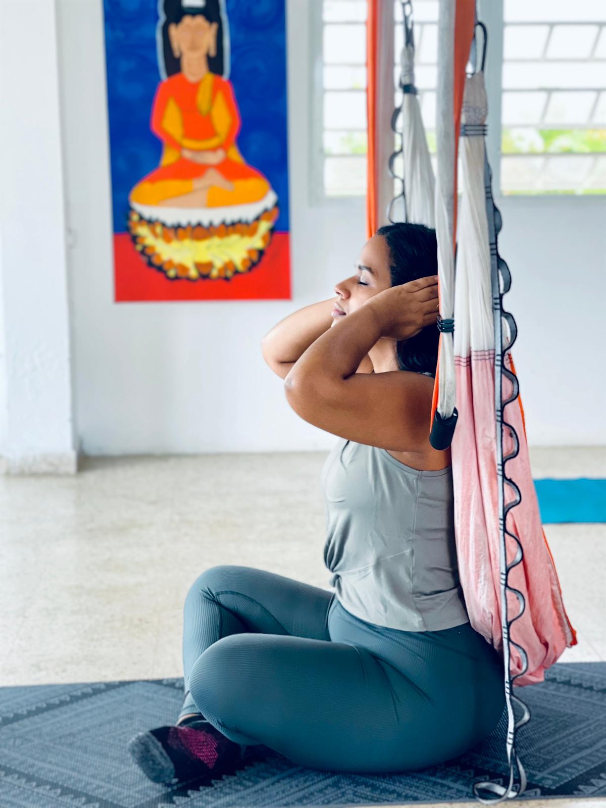 Ejercicio de Meditación en el Columpio de AeroYoga ®. Yoga en Puerto Rico 